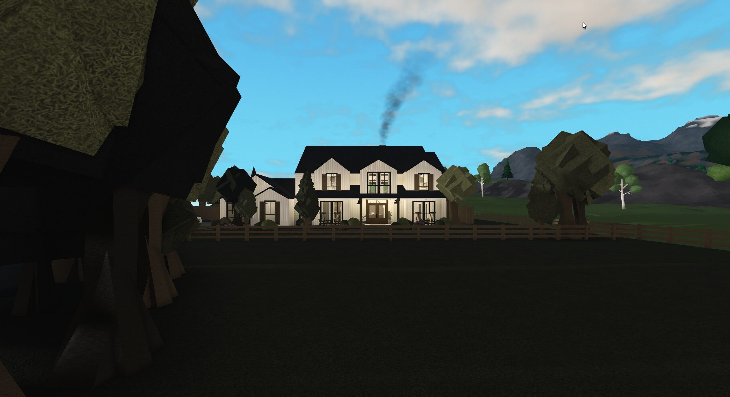 Bloxburg house - Whitewood Farmhouse, view 1